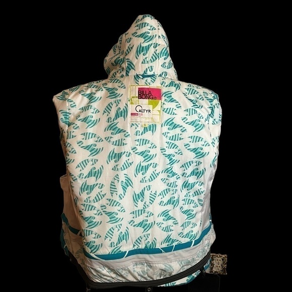Billabong Ladies Ski Jacket - Size Small - I take a Medium and it fits me. - Picture 12 of 13